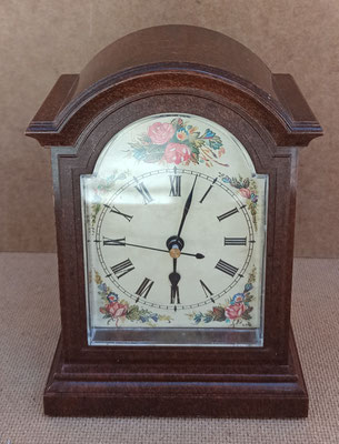 Reloj plástico. Ref 6659/050. 13x19