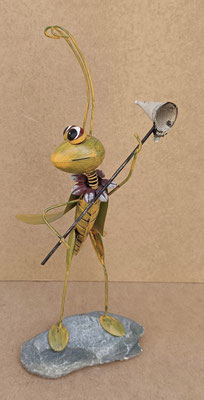 Insecto metal y resina con cazamariposas. Ref A.N S002. 35x16x7