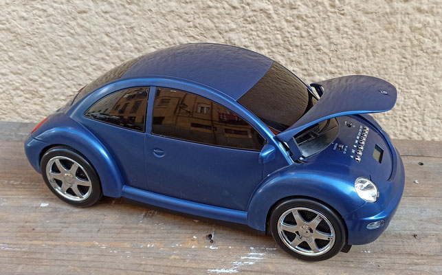 New concept. Radio/CD modelo Beetle azul. Ref 70010637. 40x17x12