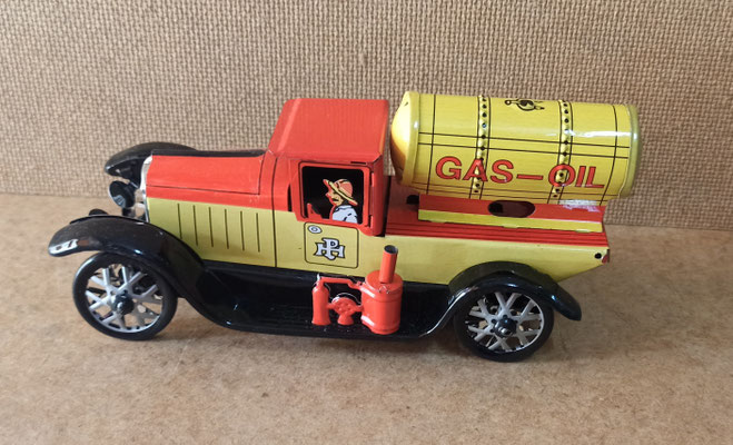 Camioneta gasoil réplica Payá. Ref RP19. 15 cms