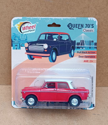 Miniatura Fiat rojo plástico. Ref CT08. 12.2x 5x4.7. Juguete a tracción. Puerta delantera se abre