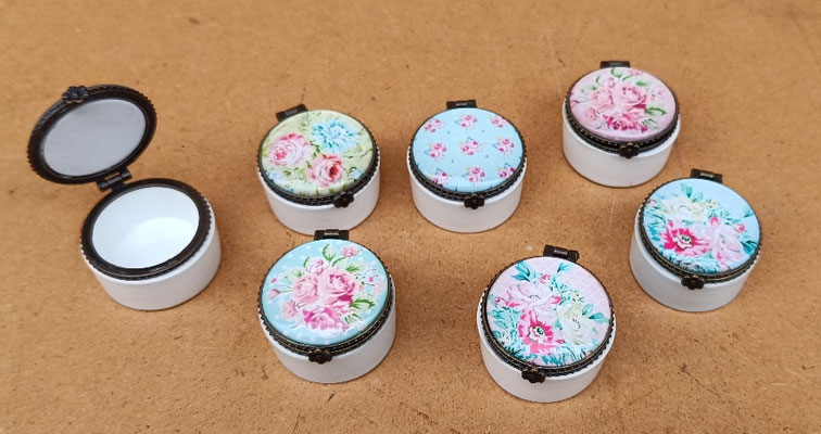 Pastillero porcelana flores. Ref 40767