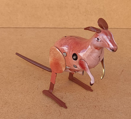 Canguro. Ref 1547. 10 cms