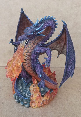 Dragón con luz resina. 21x16x12