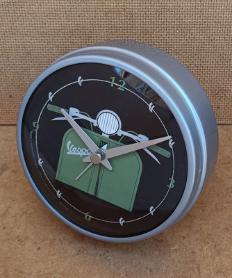 Reloj despertador Vespa con imán. Ref 31906 11,5x11,5x4