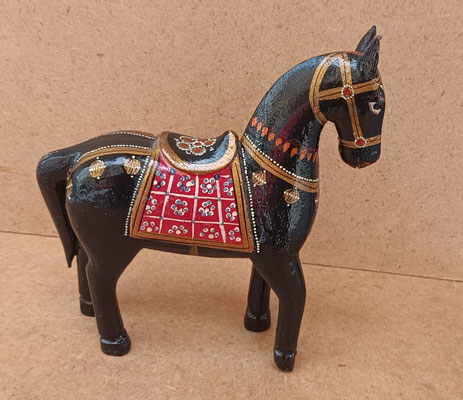 Caballo madera pintada. 19x21x5