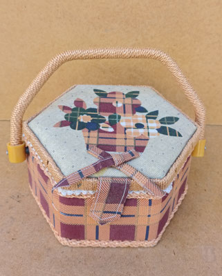 Costurero cartón forrado vintage. Ref RO38. 17x19x15