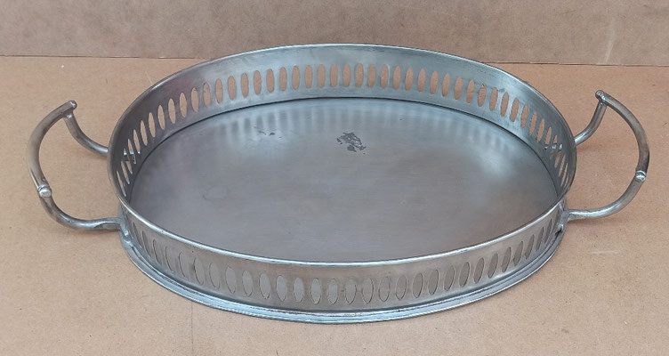 Bandeja metal plateada con blaconcillo. Ref 55686. 45x25x5,5