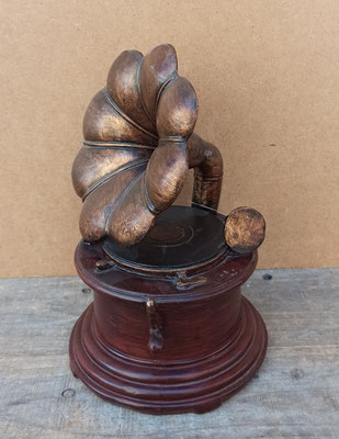Hucha gramófono resina. Ref 1238. 20x12