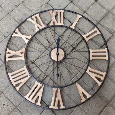 Reloj pared madera y metal. Ref 5KL0136. 80 centímetros diámetro