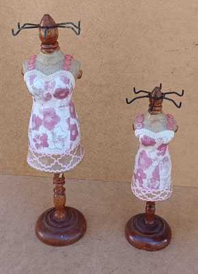 Maniquí joyero cartón. Grande ref 4542 (43x10). Pequeño ref 4541 (32x8,5)