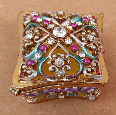 Caja metal esmaltado. Ref 61688. 5x5x3,5