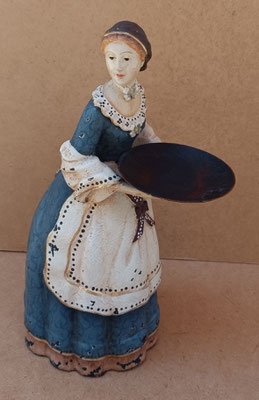 Dama con bandeja resina. Ref 4273. 27x10x14