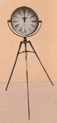 Reloj con trípode. Ref 3532. 100x45x33