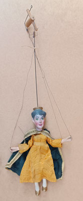 Marioneta vintage madera y cerámica. Ref GOY. 26x15. Bastidor 25 cms