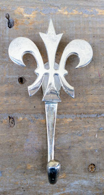 Perchero metal flor de lis. Ref 1229123. 13x7