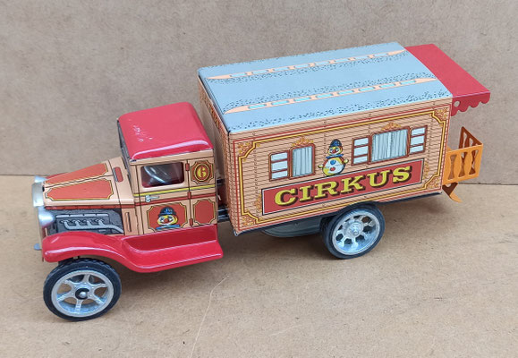 Camión Circus. Ref 595. 9x21x6