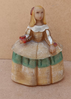 Paor. Menina cerámica. Ref 466C. 15x6x11