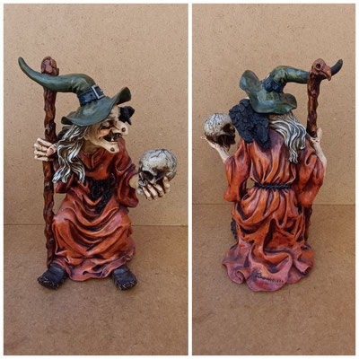 Bruja en resina. Ref RES024. 27X12X14