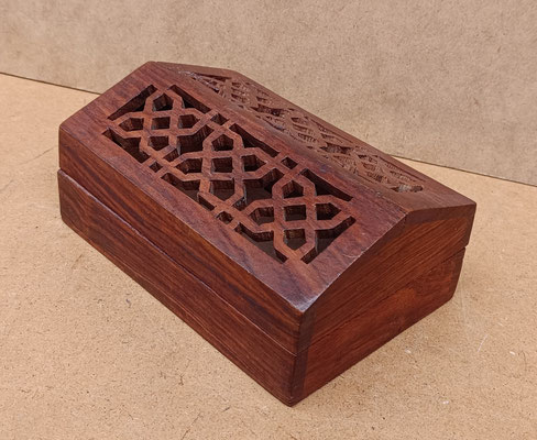 Caja madera de palisandro calada. Ref 107. 15x10x7