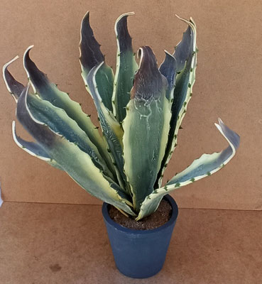 Aloe artificial con maceta. Ref 67087. 39x50 aprox