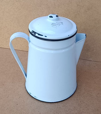 Cafetera metal esmaltado. Ref 62482. 18x16x13