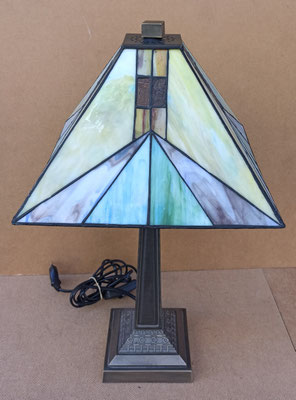 Lámpara Tiffany base resina. Ref pantalla MB105TES. Ref base 21067. 50x28x28.