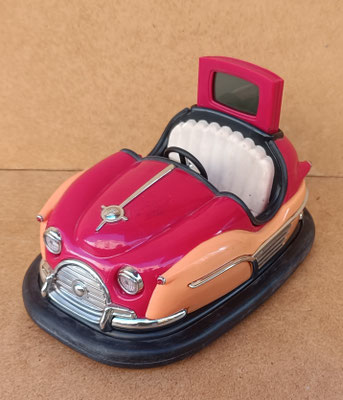 Despertador con luz coche de choque. Ref 444398. 13x18x11. Oferta por no funcionamiento 