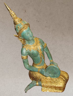 Músico tailandés de bronce. Hecho artesanalmente en Tailandia. Ref 1006/3. 30x17x12 