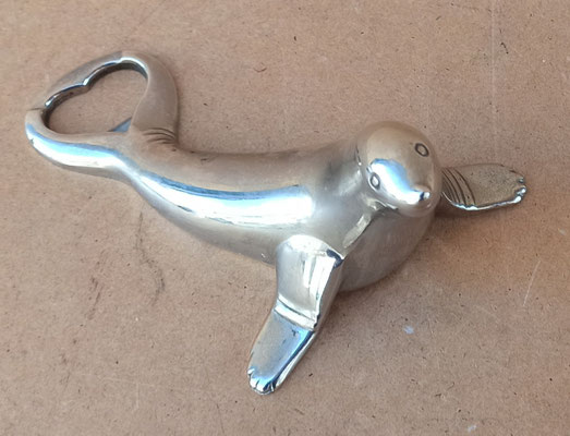 Abrebotellas metal foca. 14x9x8