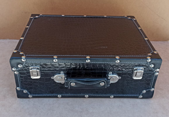 Maleta "cocodrilo" negro. Ref 45870. 40x30x15