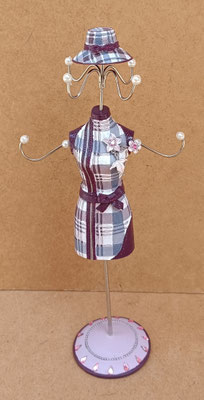 Maniquí/joyero resina. 33x15