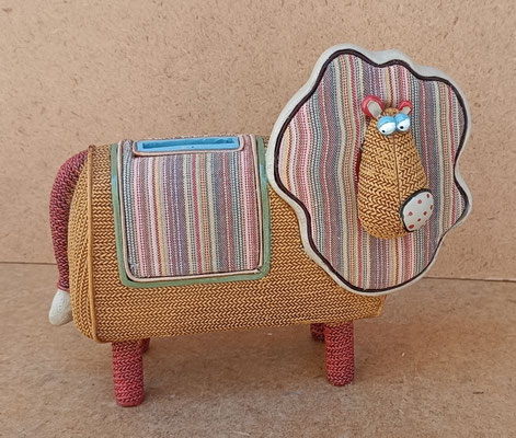 Hucha león resina. Ref 00/209. 19x15x7