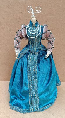 Maniquí terciopelo. Ref CO009. 38x19