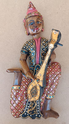 Figura madera músico tailandés para pared. Ref EL0447DEP. 40x19x15