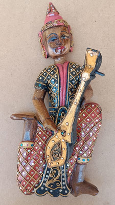 Figura madera músico tailandés para pared. Ref EL0447DEP. 40x19x15