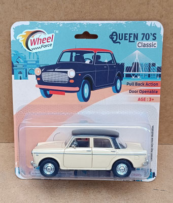 Miniatura Fiat Ivory plástico. Ref CT09. 12.2x 5x4.7. Juguete a tracción. Puerta delantera se abre