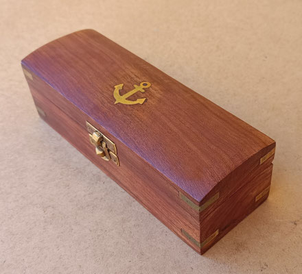 Caja madera de palisandro con adorno de latón. Ref C023A. 5,5x18,5x6,5