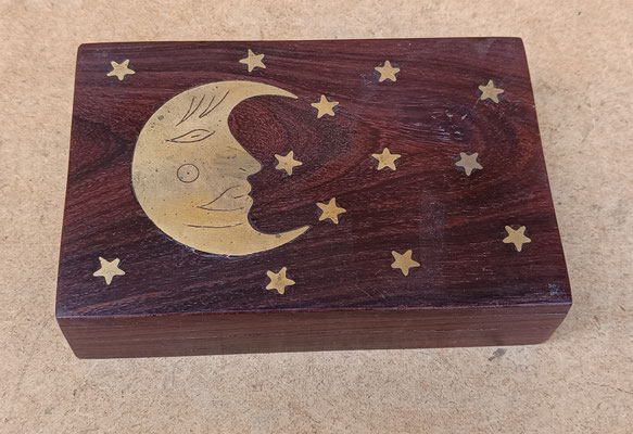 Caja madera adornos latón. Ref 511. 15x10x3,5