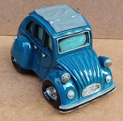 Hucha coche resina. Ref 18760. 10x15x9