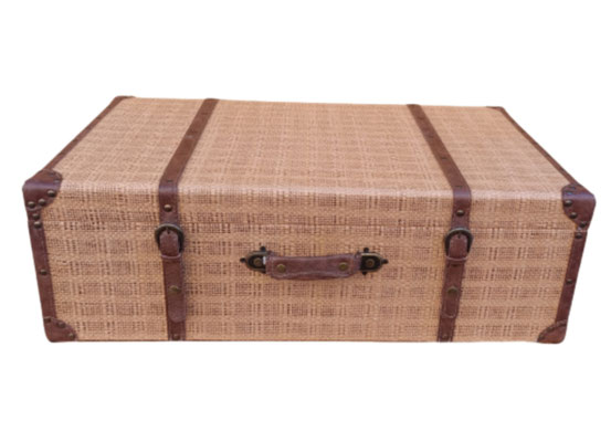 Disponible en septiembre 2026. Maleta baúl madera. Ref 10030. 74x42x25