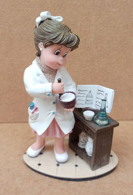 Nadal. "Voy a ser farmacéutica". Ref 746740.  15x10. Serie numerada diseñado por E Valiente