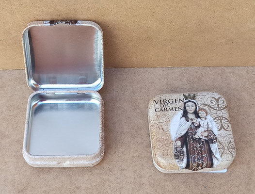 Caja metal para rosario Virgen del Carmen. 5x5x2