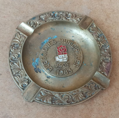Cenicero metal vintage PSOE elecciones municipales 1983. 12x12