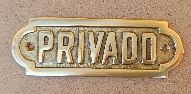 Placa latón dorado "Privado". Ref 468. 12,5x4