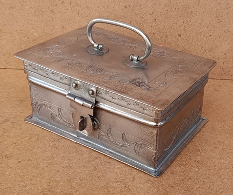 Caja peltre. Ref IA009. 15,5x10,5x6,5