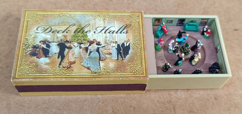 Caja cerillas musical con movimiento "Deck the halls". Ref MR9951. 14x5,5x3 abierta 