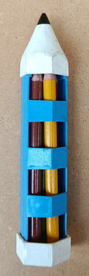 Estuche con lápices de colores vintage. 15x3