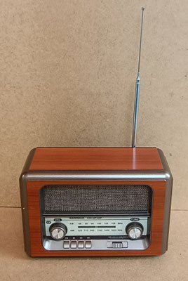 Radio dial analógico. Ref 42080. Puerto USB/tarjeta de memoria/función bluetooth/batería integrada y pilas. 15x23x9