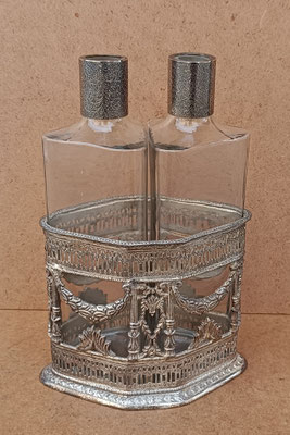 Licorera doble base metal. Ref 1224603. 27x16x10
